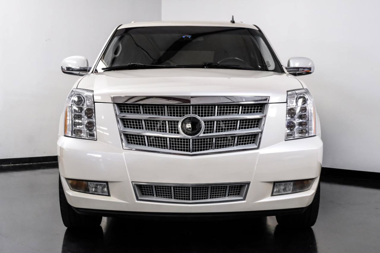 Used 2013 Cadillac Escalade Platinum RWD image 8