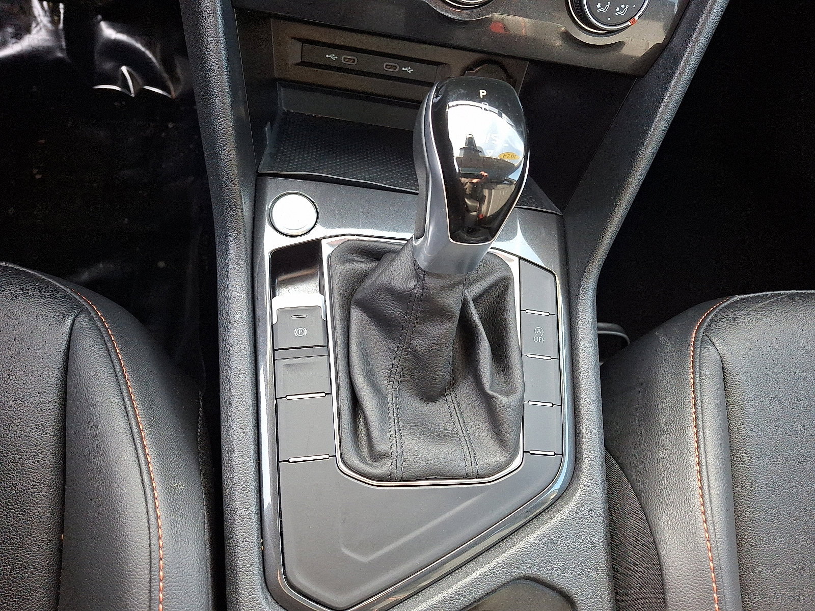 Used 2024 Volkswagen Tiguan Wolfsburg Edition image 17