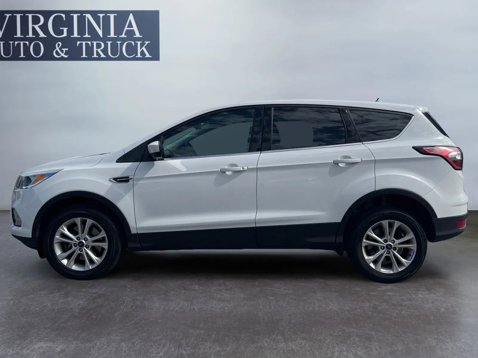 Used 2017 Ford Escape SE AWD/4WD image 3