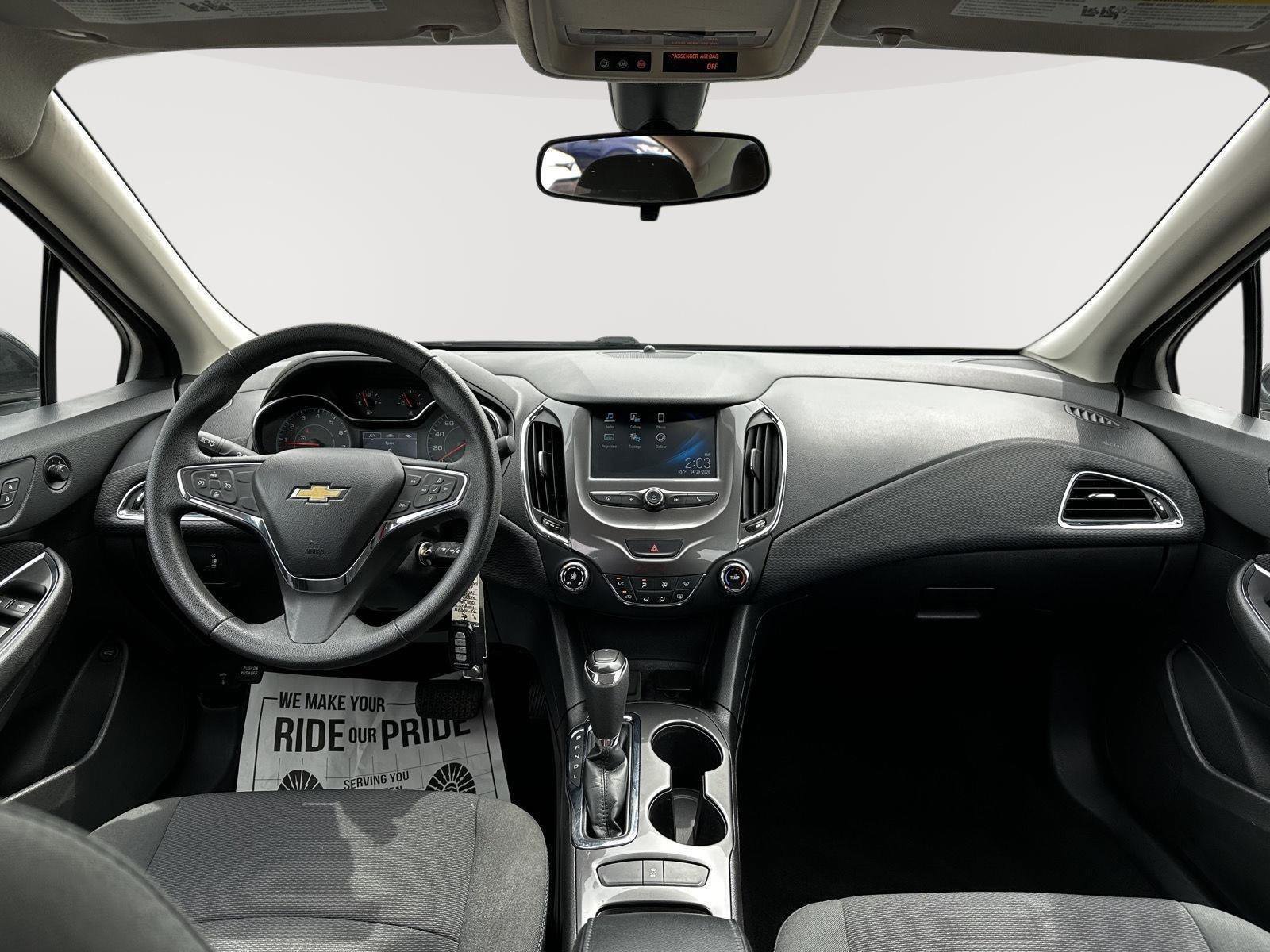 Used 2017 Chevrolet Cruze LT FWD image 21