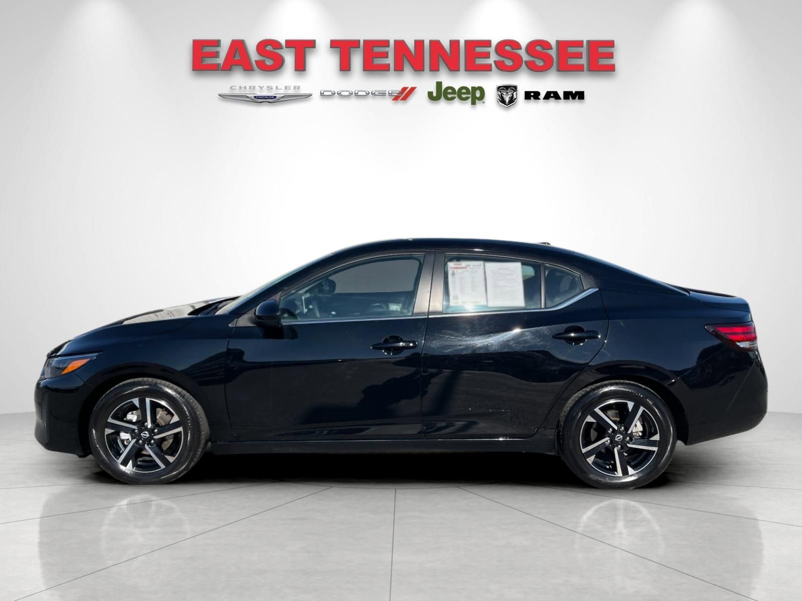 Used 2025 Nissan Sentra SV image 6