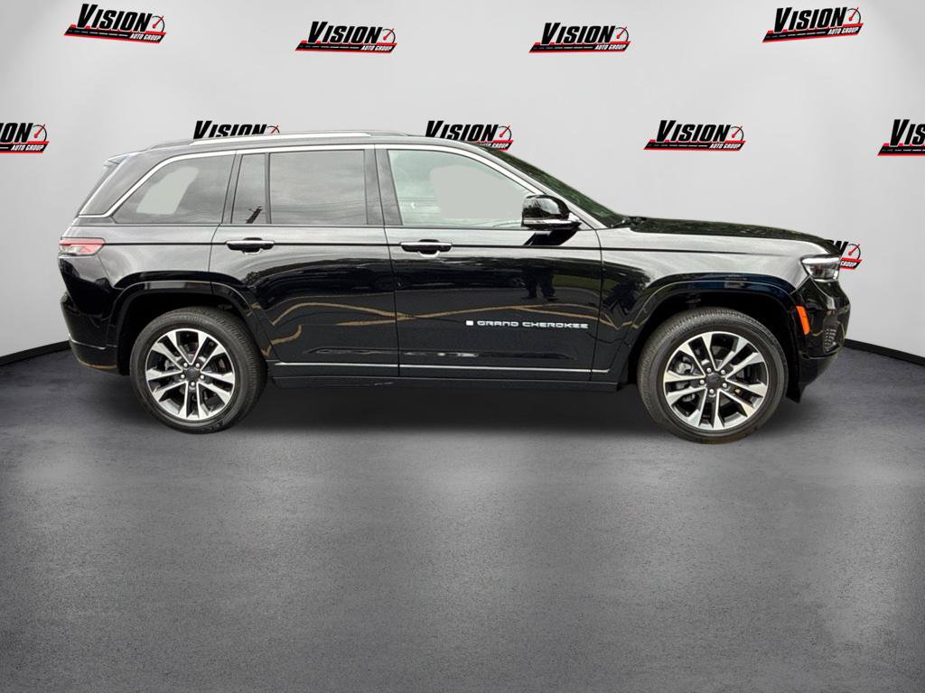 Used 2023 Jeep Grand Cherokee Overland w/ Luxury Tech Group IV AWD/4WD image 5