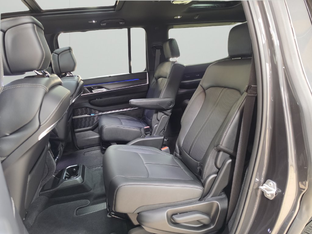 New 2026 Jeep Grand Wagoneer Summit AWD/4WD image 16