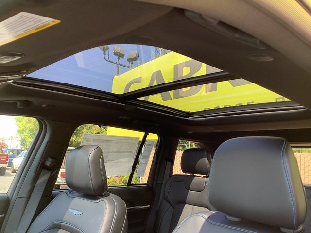 New 2023 Jeep Grand Cherokee Trailhawk w/ Luxury Tech Group III AWD/4WD image 22