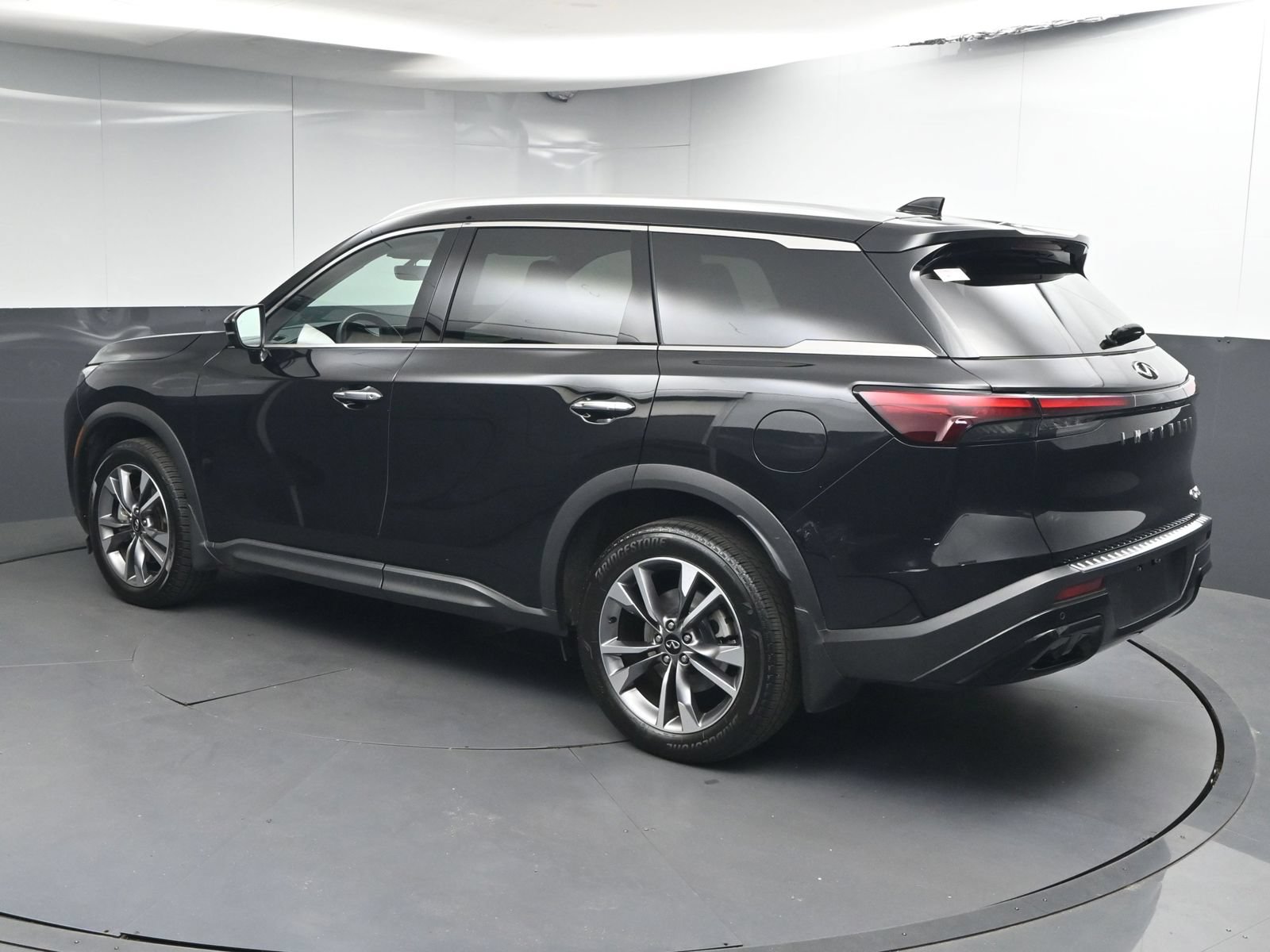 Used 2023 INFINITI QX60 Luxe w/ Cargo Package FWD image 5