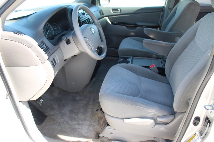 Used 2005 Toyota Sienna LE FWD image 11
