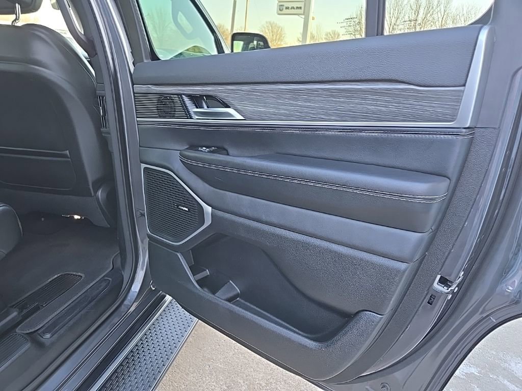 Used 2024 Jeep Wagoneer Series II image 86