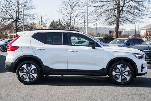 New 2026 Volvo XC40 B5 Plus w/ Protection Package Premier image 4