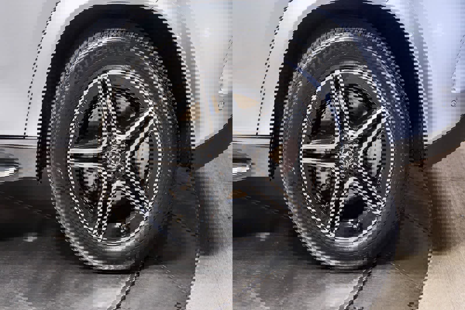 Used 2025 Mercedes-Benz GLE 450e 4MATIC image 9