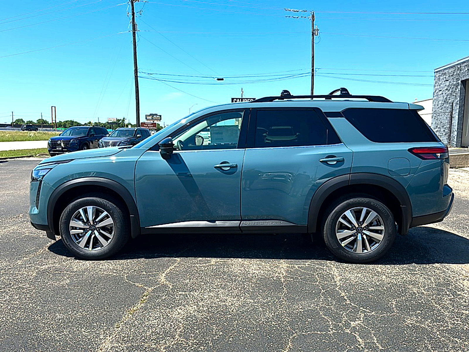 New 2026 Nissan Pathfinder SL w/ Cargo Package FWD image 5
