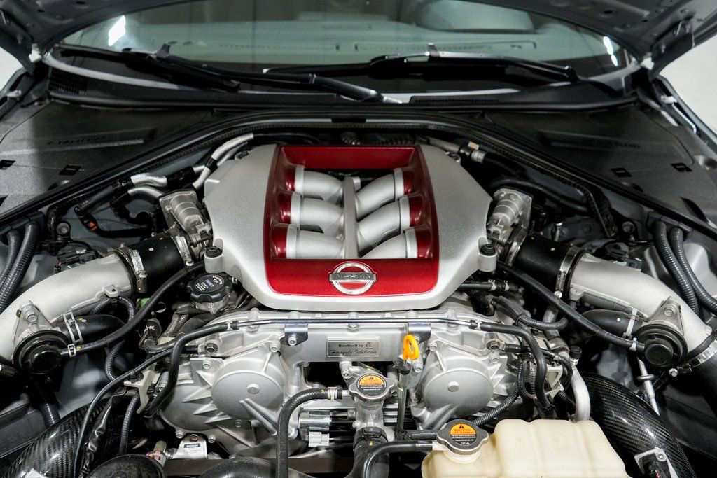 Used 2020 Nissan GT-R Premium image 28