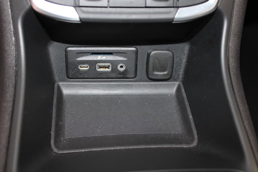 Used 2024 GMC Terrain SLT image 45