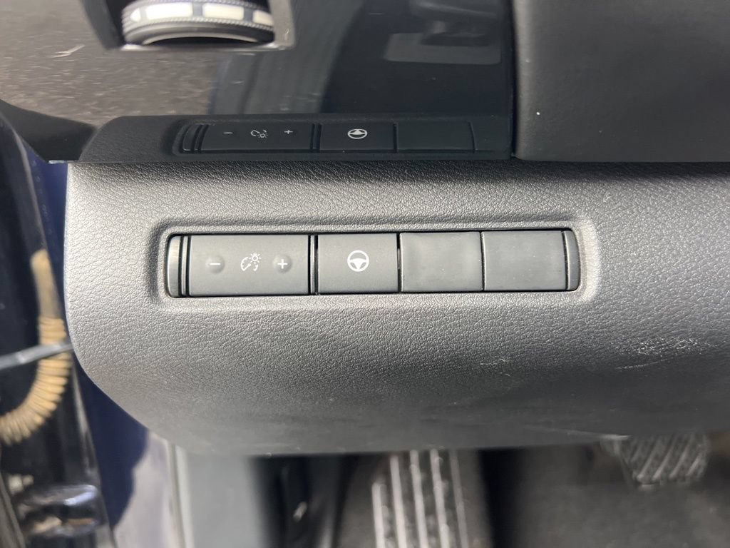 Used 2022 Nissan Pathfinder SV AWD/4WD image 10