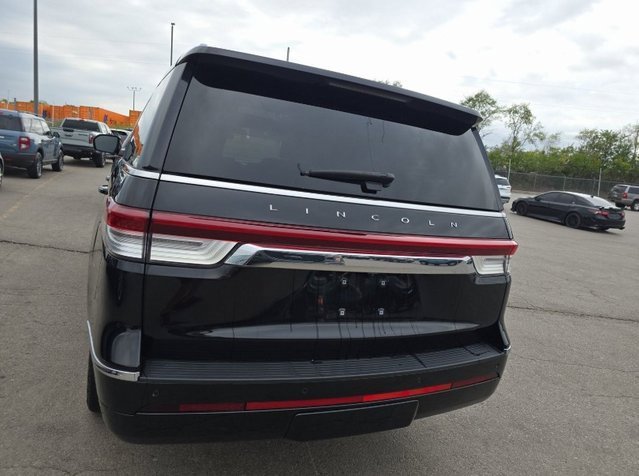 Used 2024 Lincoln Navigator Reserve image 5