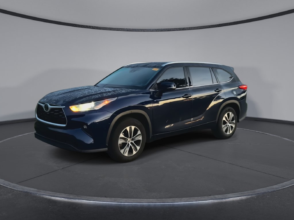Used 2021 Toyota Highlander XLE FWD image 4