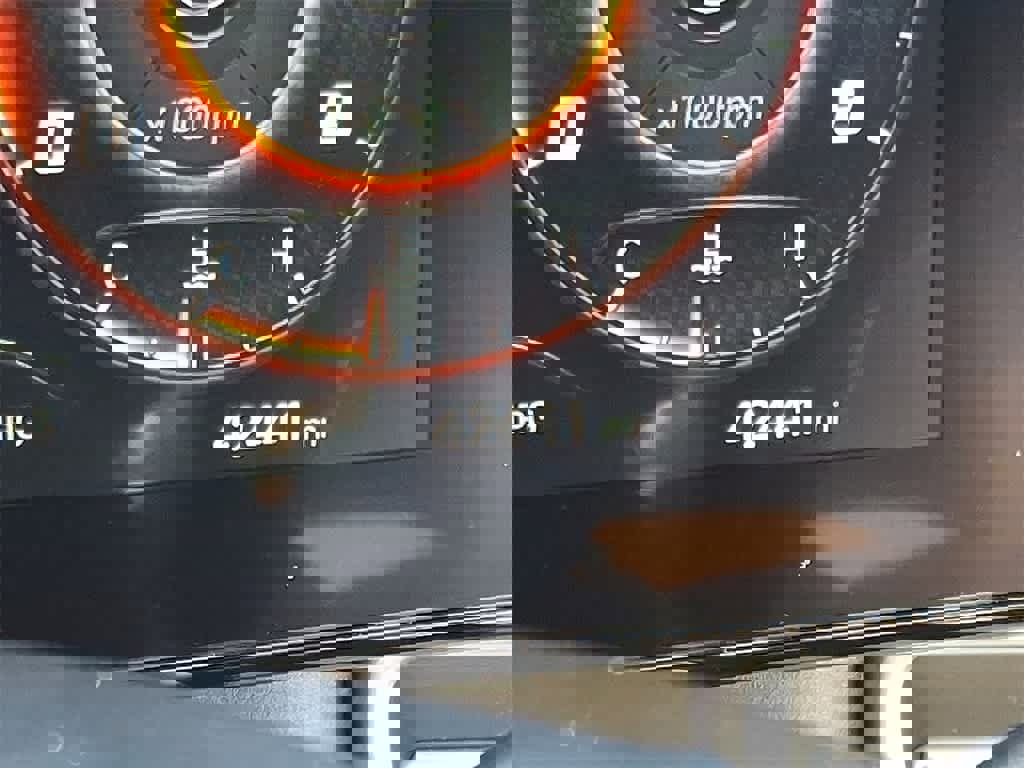 Used 2025 Hyundai Elantra Limited image 19