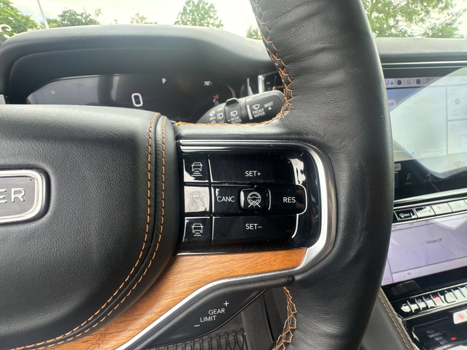 Used 2024 Jeep Grand Wagoneer L Series III AWD/4WD image 22