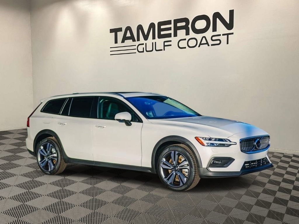 New 2025 Volvo V60 B5 Cross Country Plus w/ Protection Package Premier
