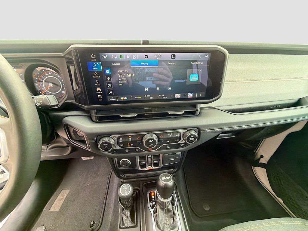 Used 2024 Jeep Wrangler Sahara image 25