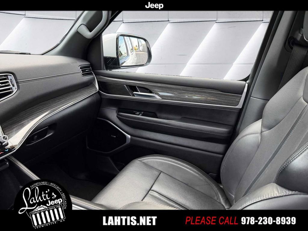 Used 2022 Jeep Wagoneer Series III w/ Premium Group I image 14