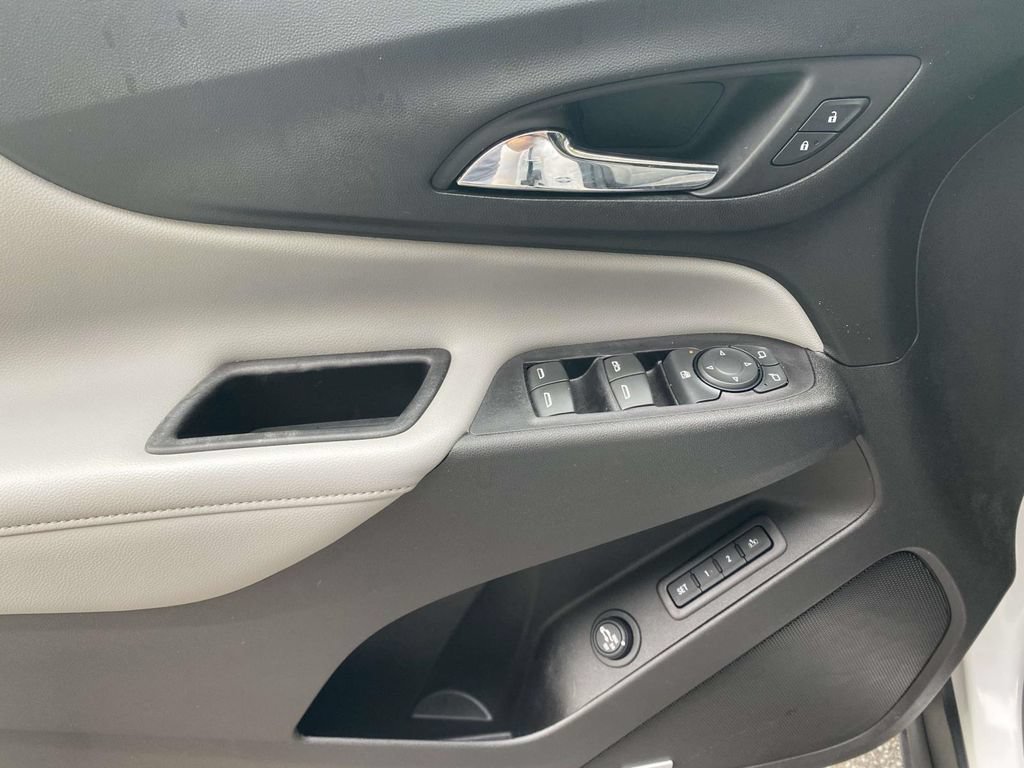 Used 2018 Chevrolet Equinox Premier FWD image 16