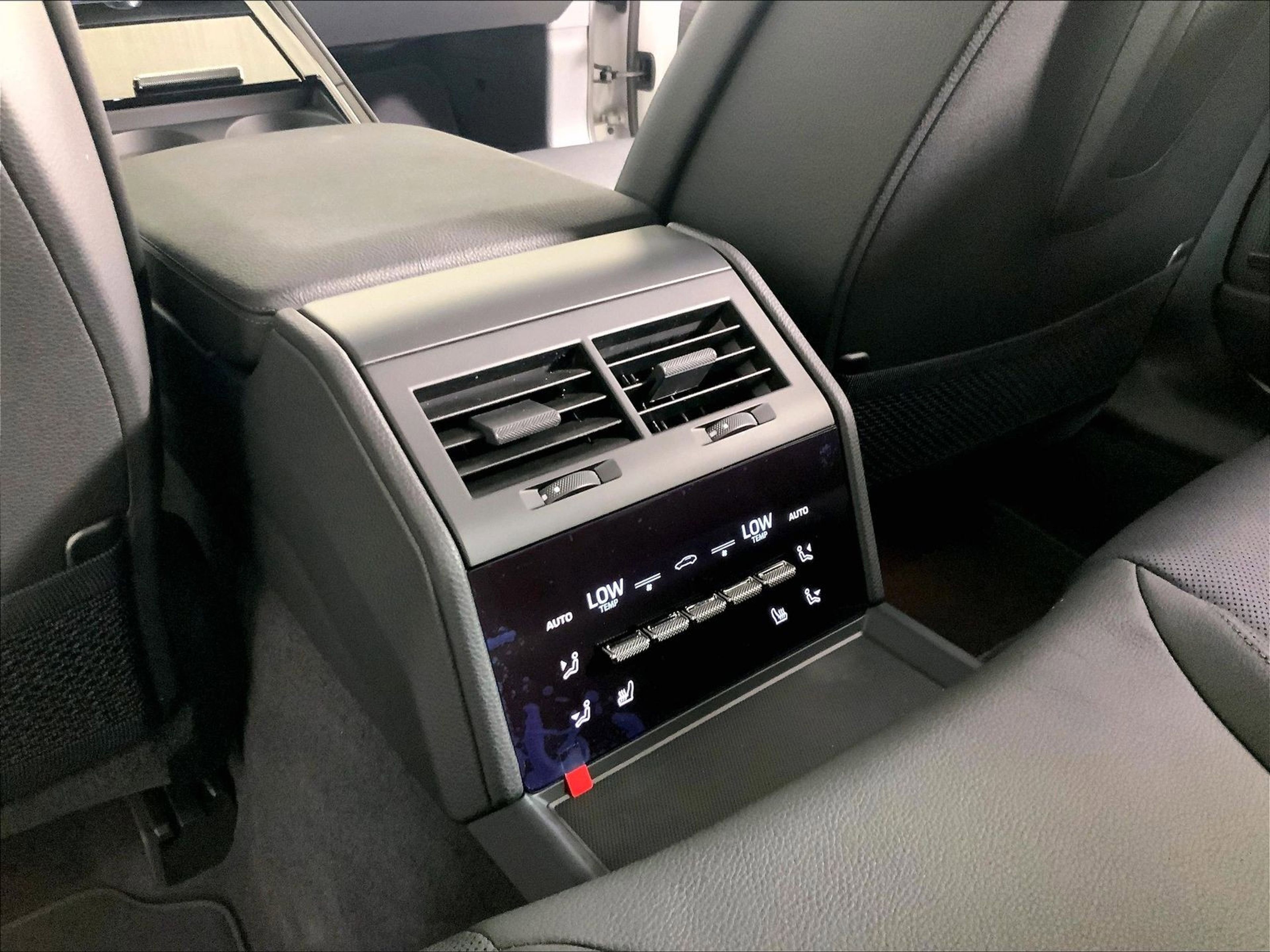 New 2026 Porsche Panamera RWD image 18