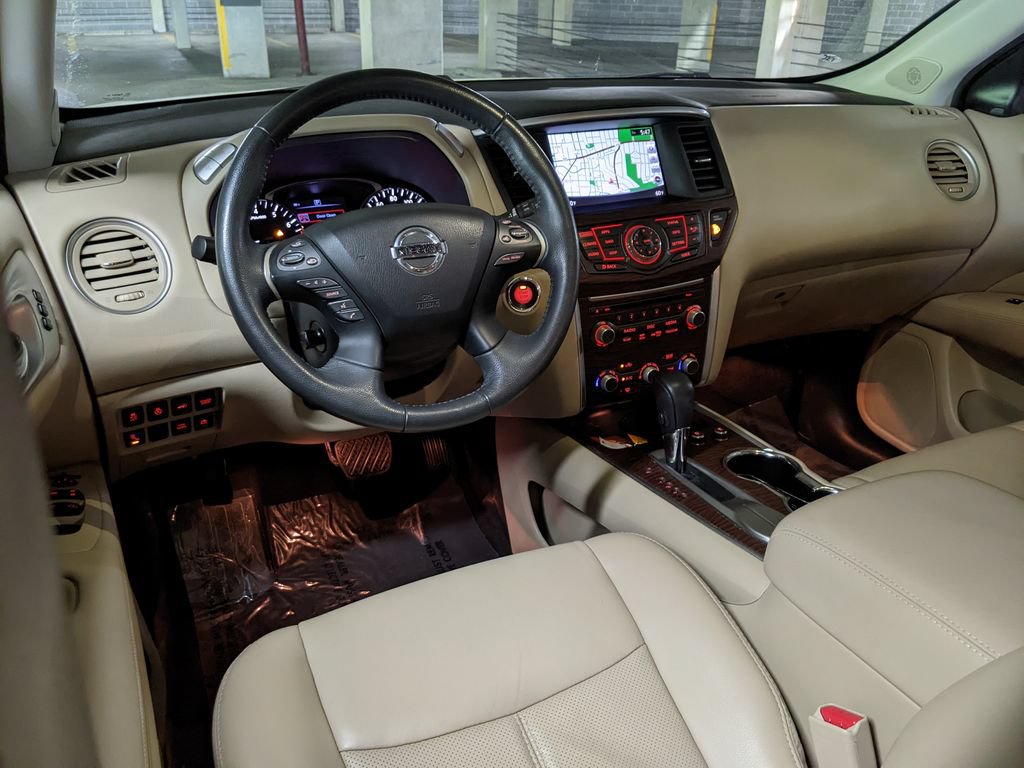 Used 2017 Nissan Pathfinder Platinum FWD image 12