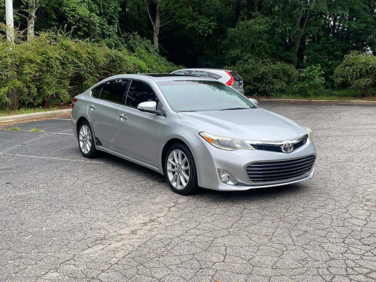 Used 2013 Toyota Avalon Limited FWD image 3