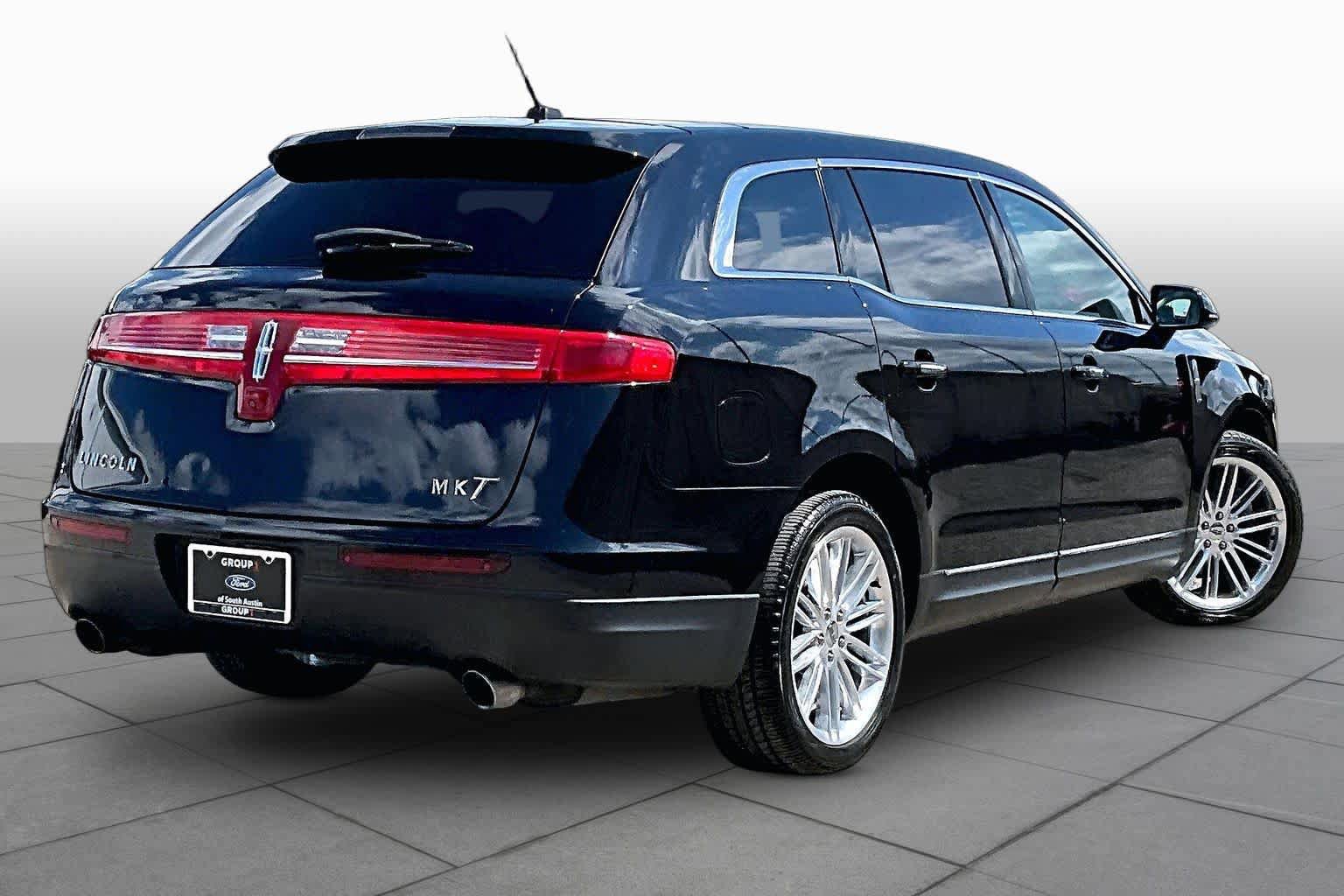 Used 2018 Lincoln MKT AWD image 15