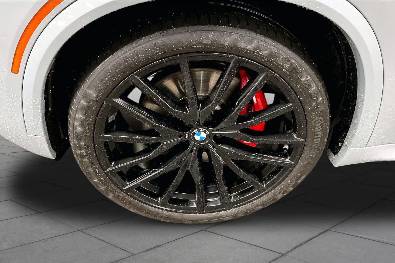 Used 2024 BMW X5 xDrive40i w/ M Sport Package AWD/4WD image 11