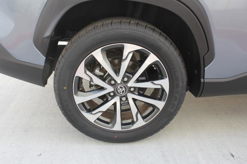 Used 2024 Toyota Corolla Cross XLE w/ Convenience Package image 42