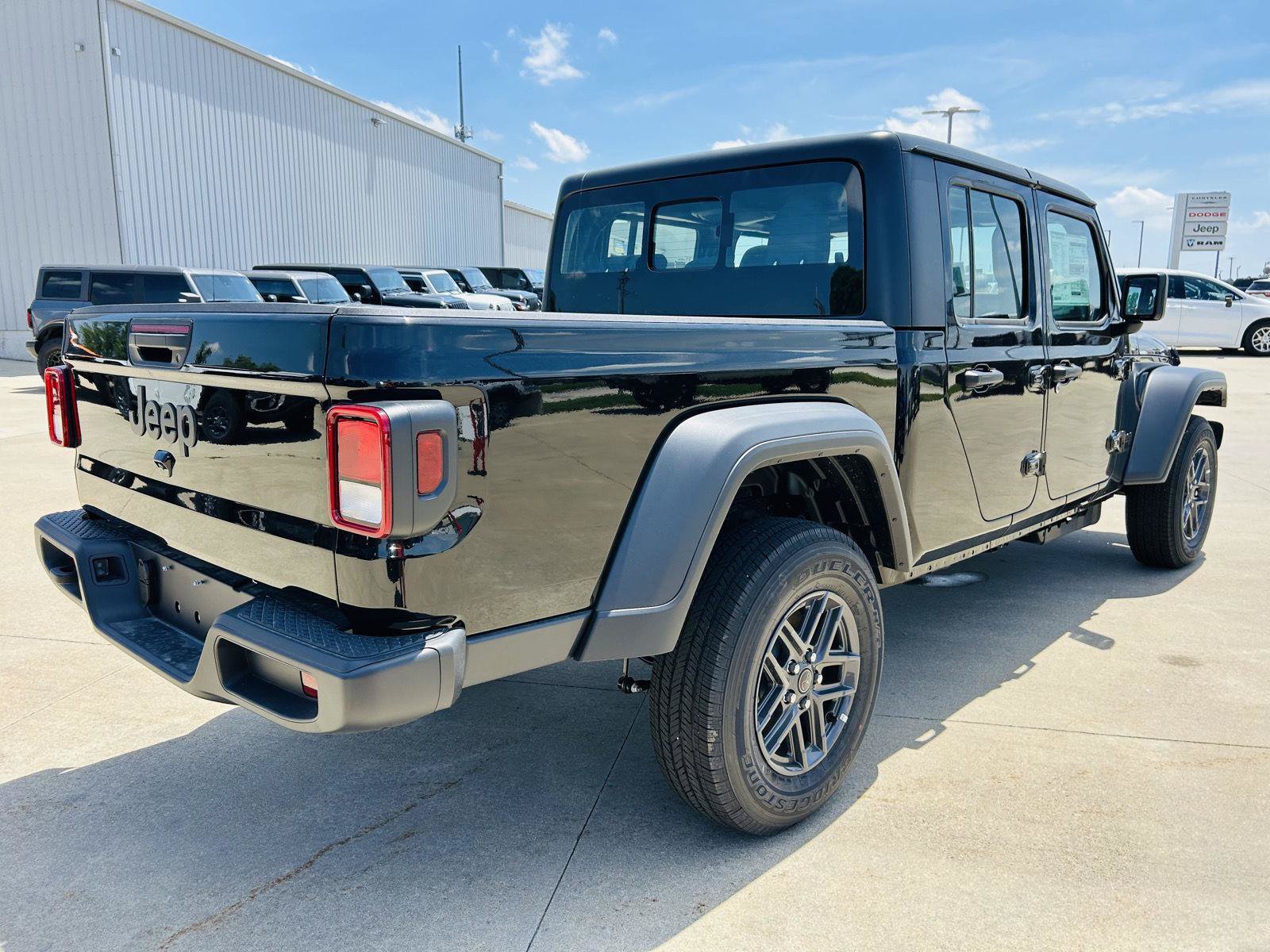 New 2026 Jeep Gladiator Sport AWD/4WD image 34