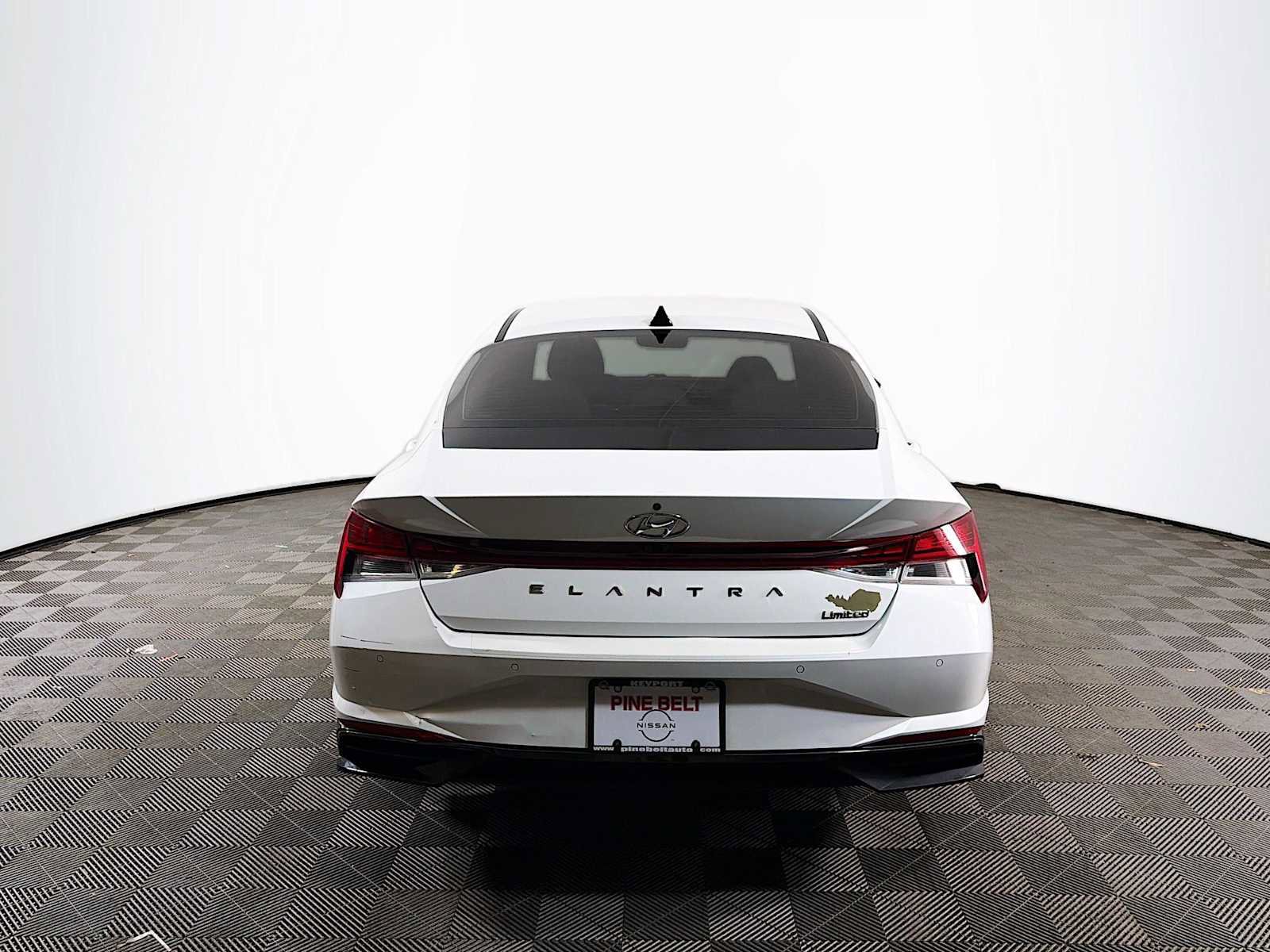 Used 2021 Hyundai Elantra Limited w/ Cargo Package image 5