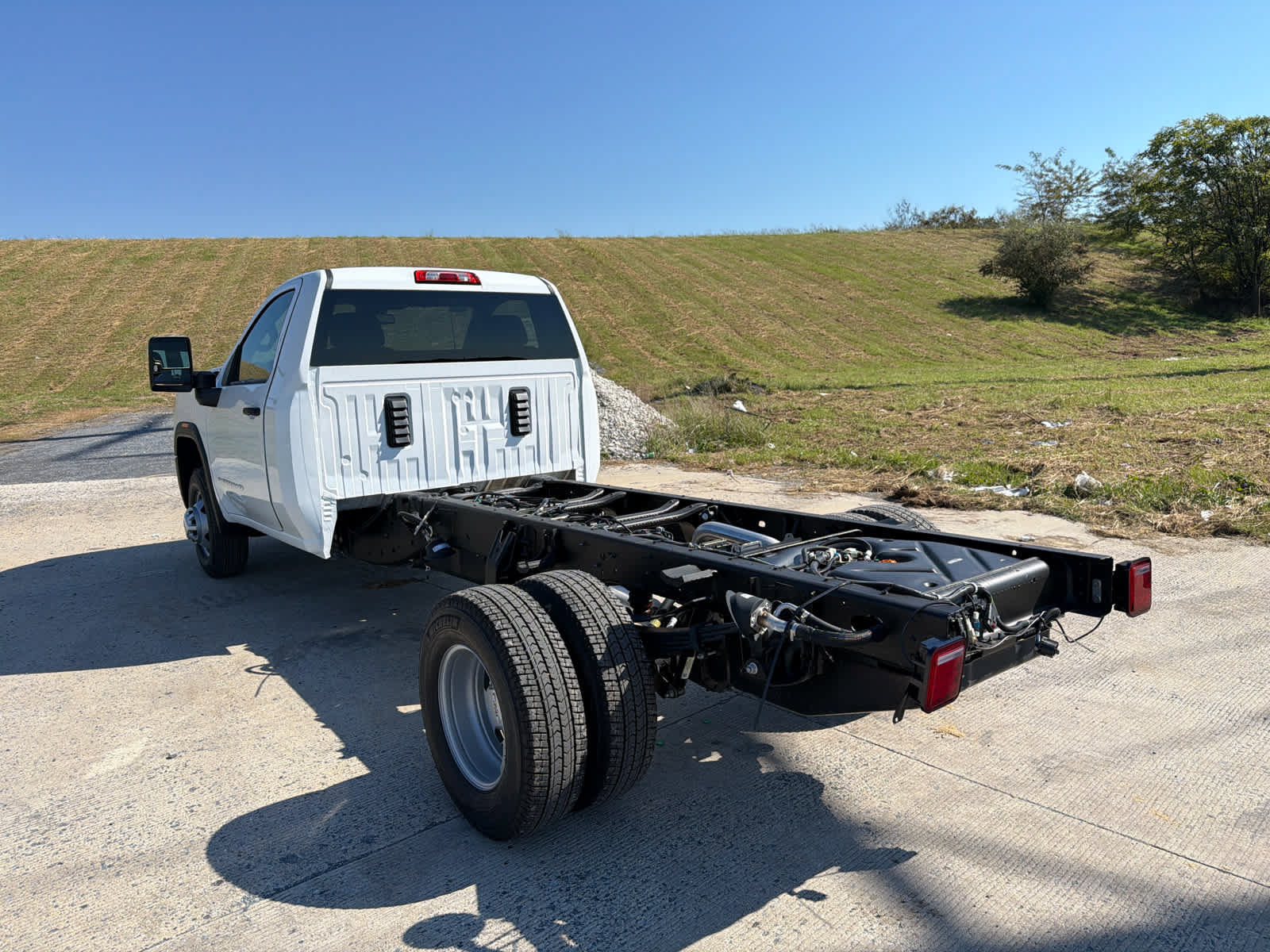 New 2026 GMC Sierra 3500 Pro AWD/4WD image 4