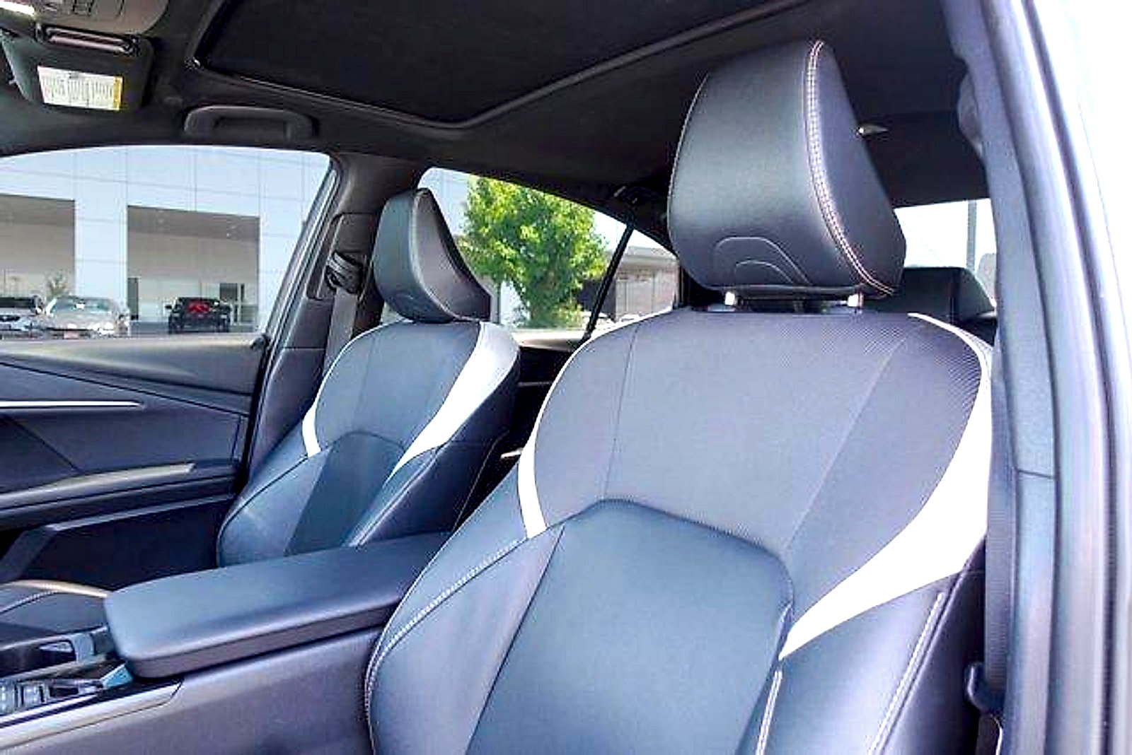 Used 2025 Toyota Camry SE w/ Multimedia Upgrade Package FWD image 10