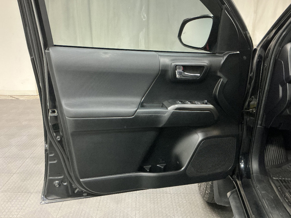 Used 2021 Toyota Tacoma TRD Off-Road w/ Technology Package AWD/4WD image 19