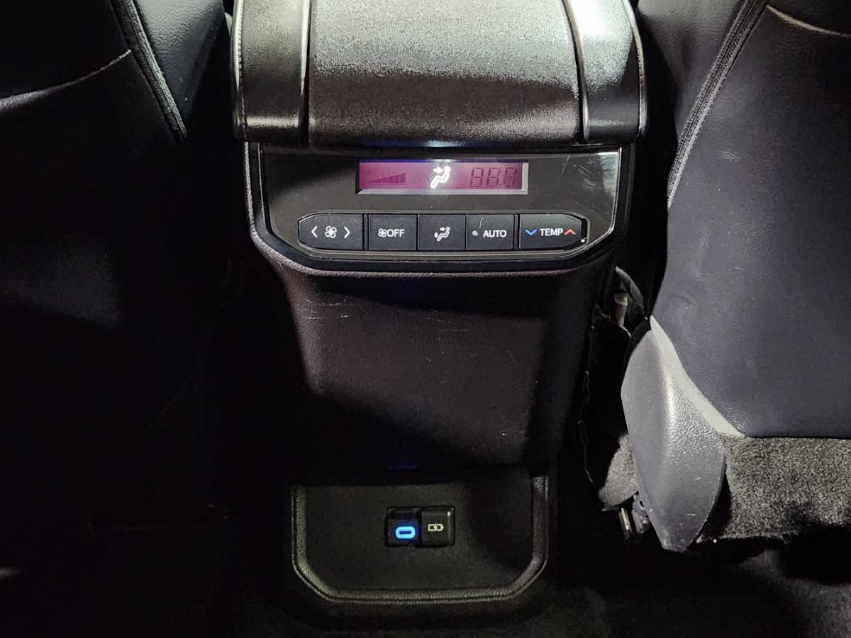 Used 2022 Toyota Highlander XLE FWD image 45