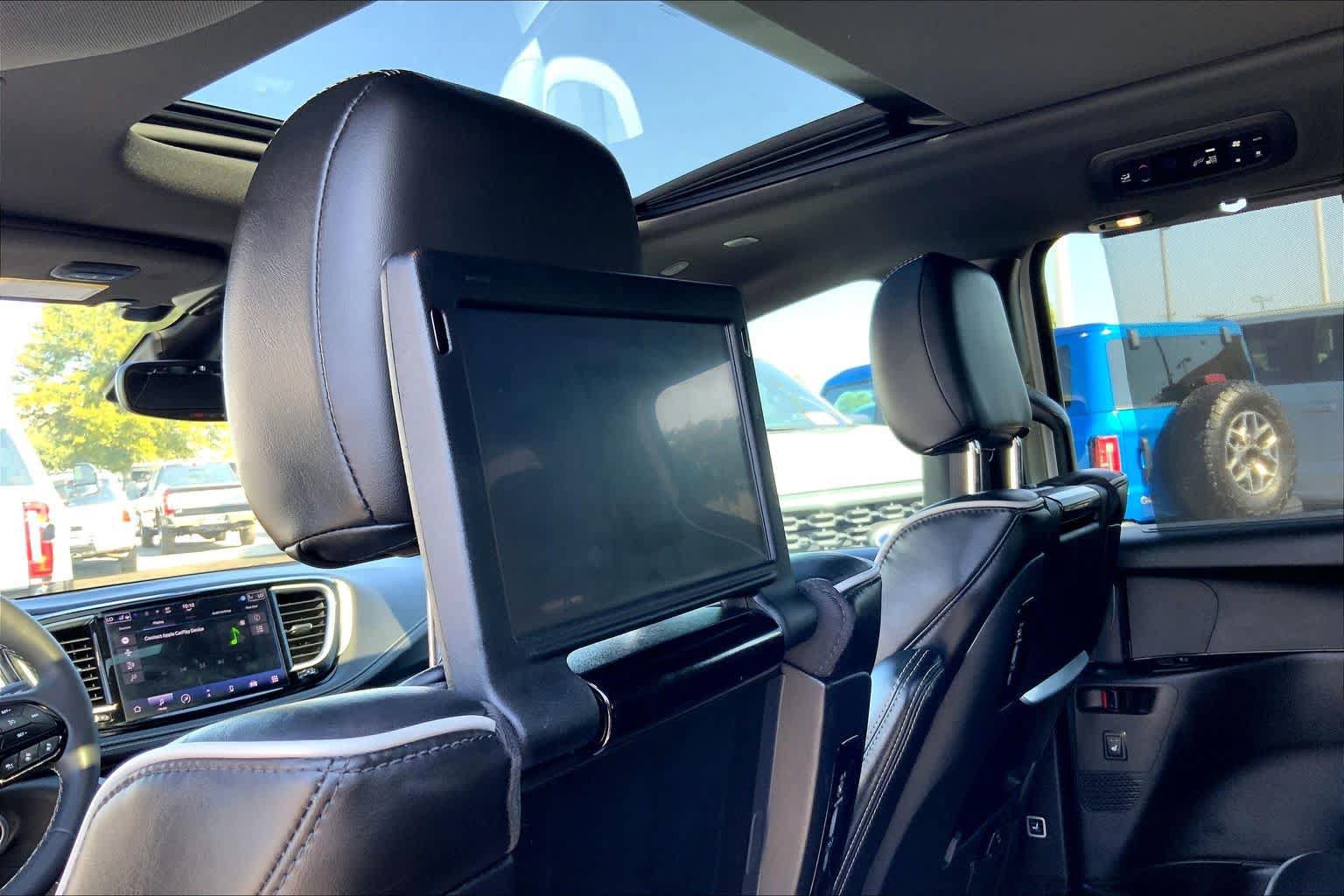 Used 2022 Chrysler Pacifica Limited w/ Uconnect Theater Family Group AWD/4WD image 31