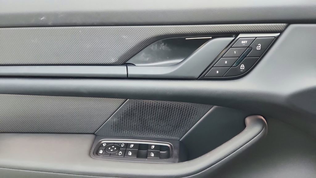 Used 2024 Porsche Taycan GTS image 18