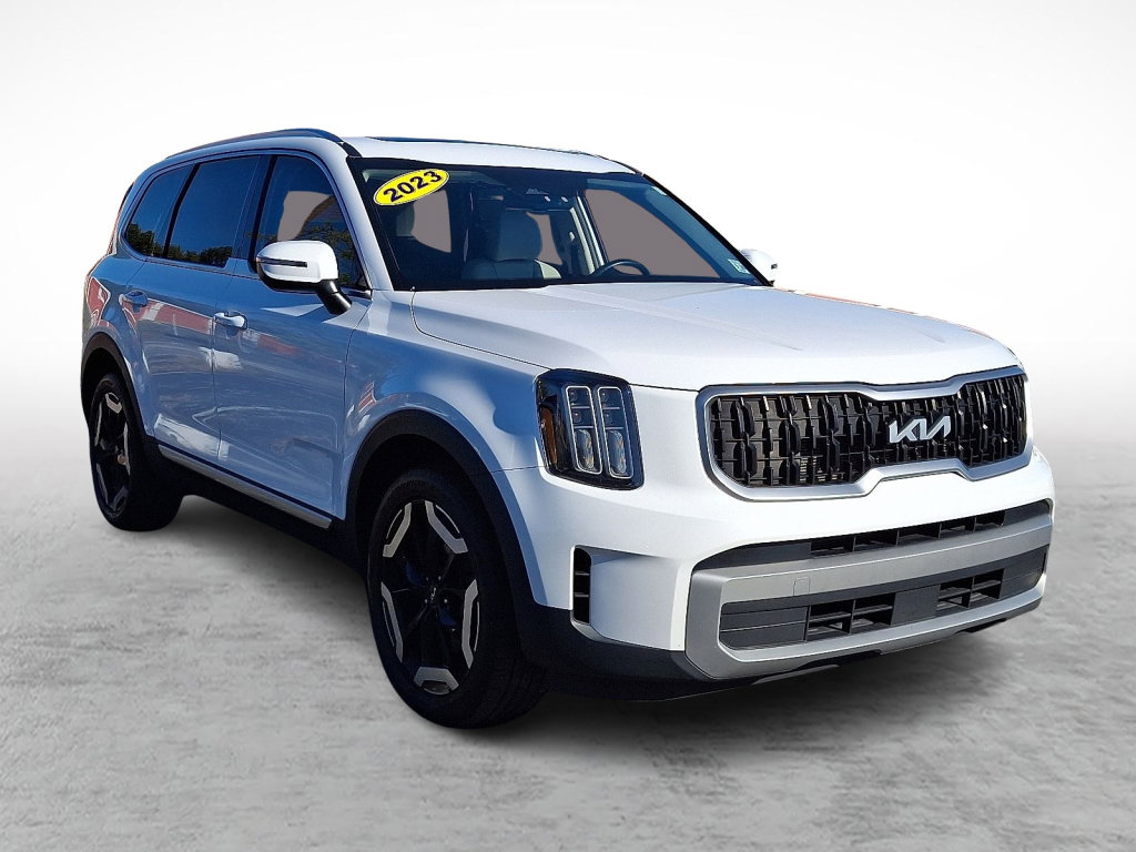 Used 2023 Kia Telluride EX w/ EX Captain's Chair Package image 7