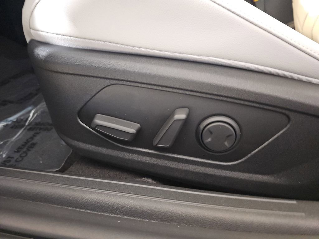 New 2026 Hyundai Elantra Limited image 30