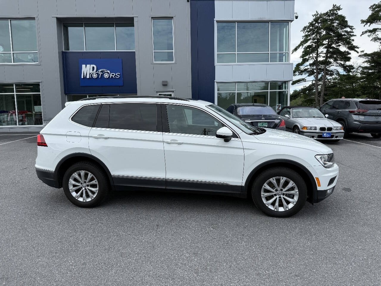 Used 2018 Volkswagen Tiguan SE w/ Panoramic Sunroof Package AWD/4WD image 7