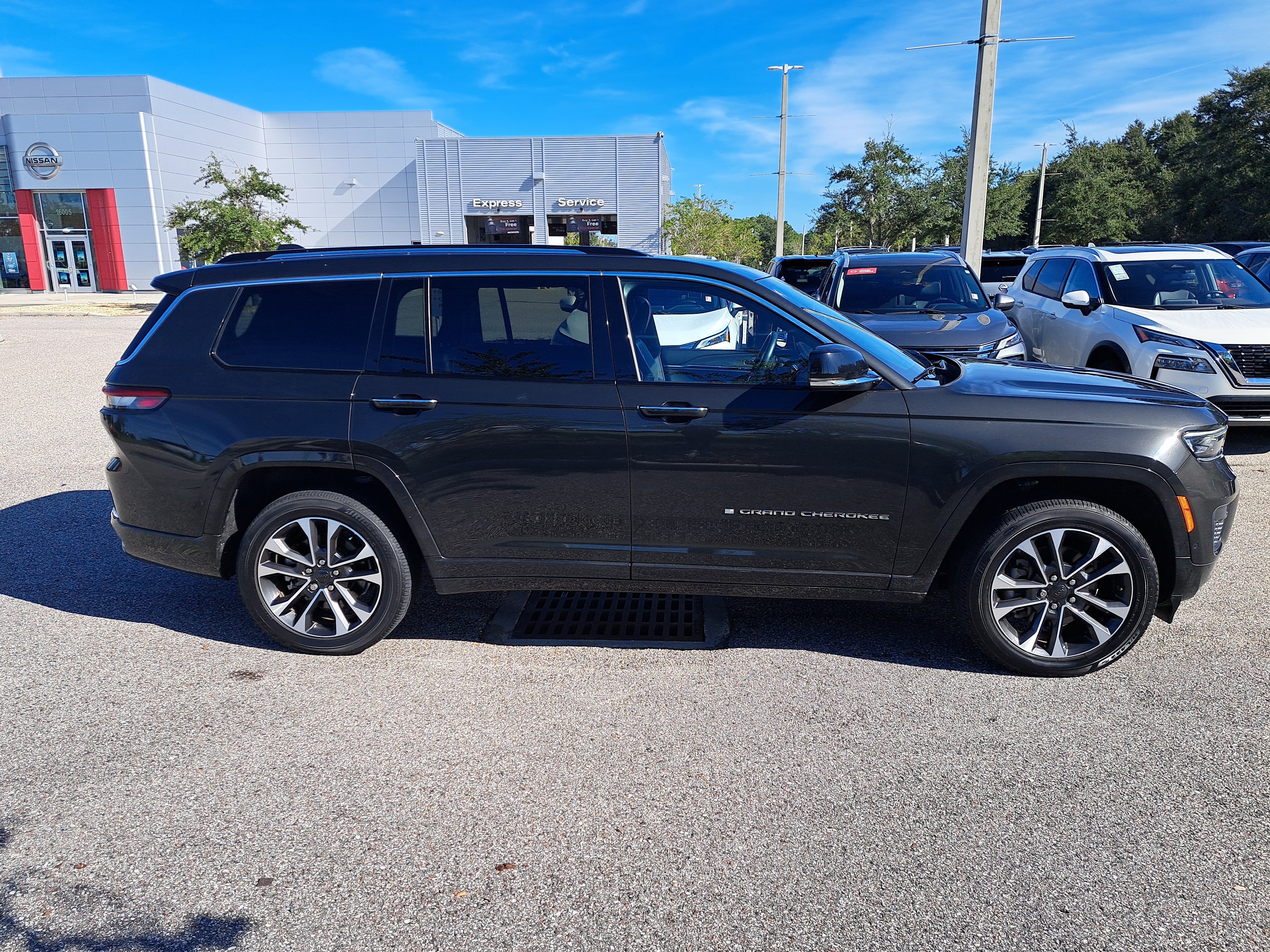 Used 2021 Jeep Grand Cherokee L Overland w/ Luxury Tech Group IV image 4