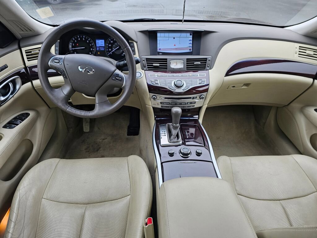 Used 2018 INFINITI Q70 Luxe image 21