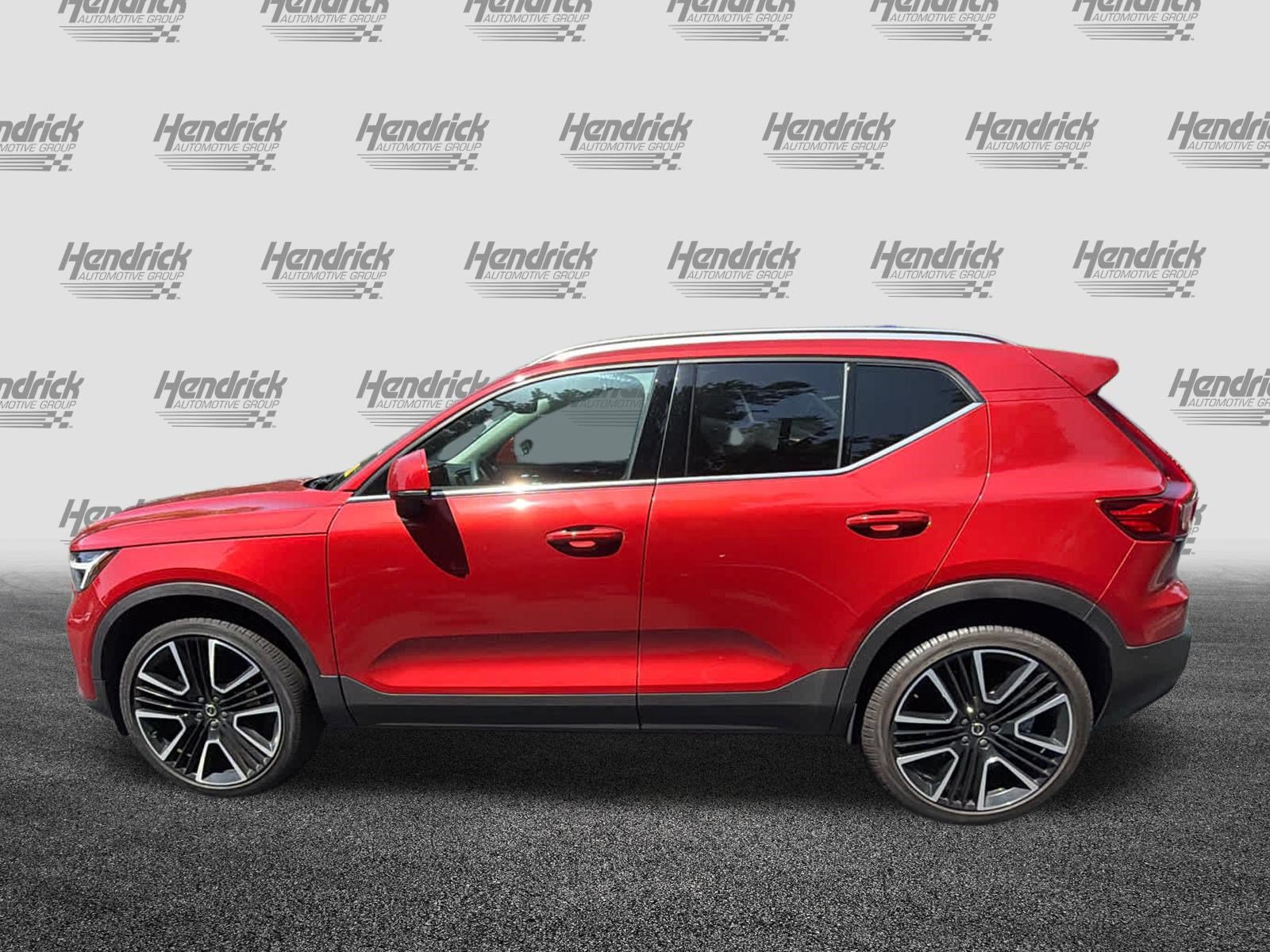 Used 2024 Volvo XC40 B5 Ultimate w/ Protection Package Premier AWD/4WD image 9