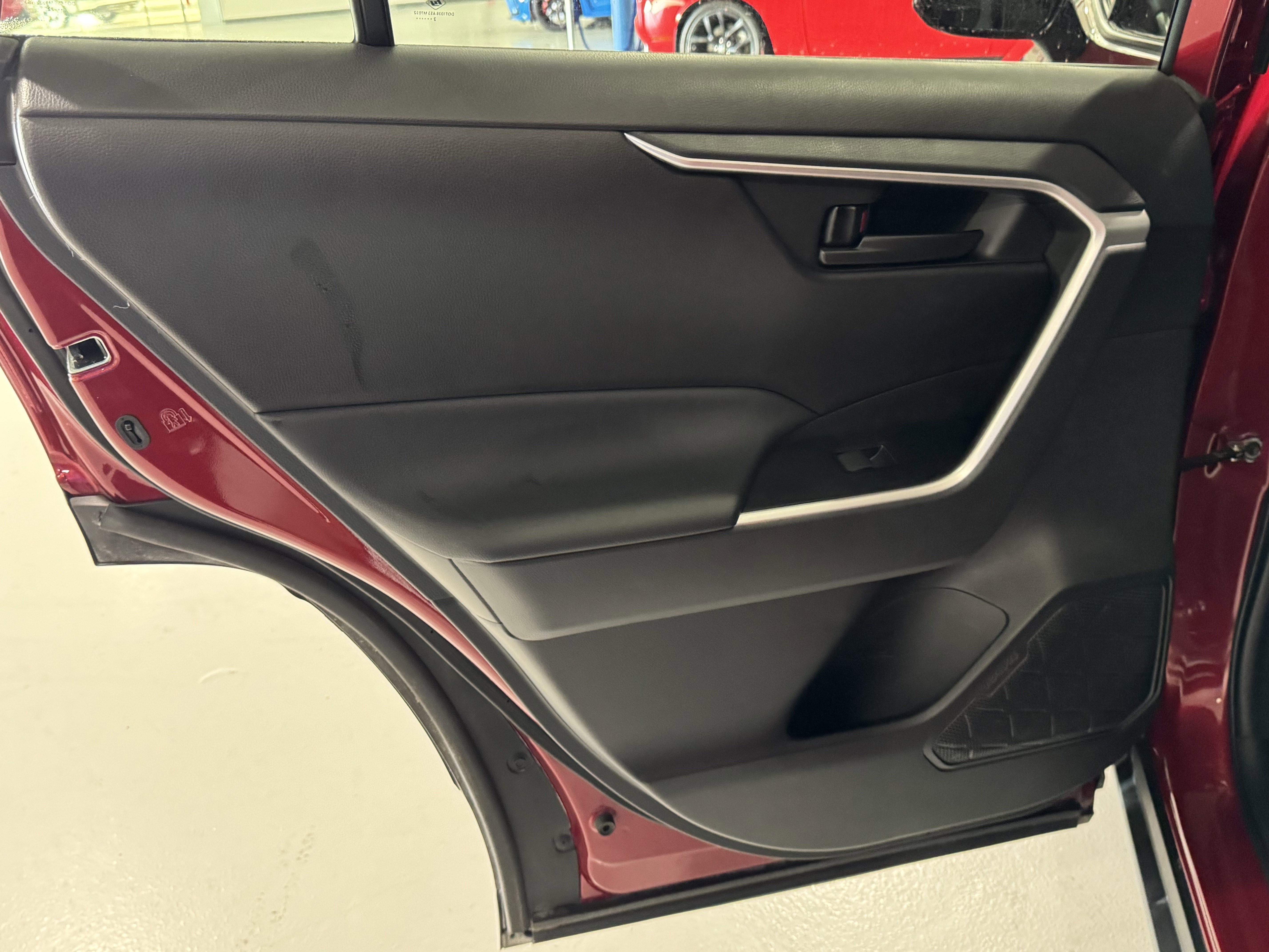 Used 2022 Toyota RAV4 LE image 29