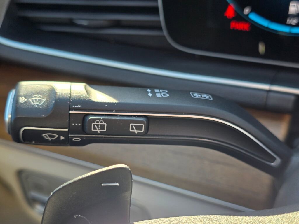 Used 2020 Mercedes-Benz GLE 350 4MATIC w/ Premium Package image 32