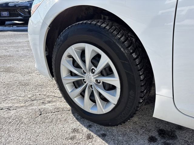 Used 2017 Toyota Camry LE image 12