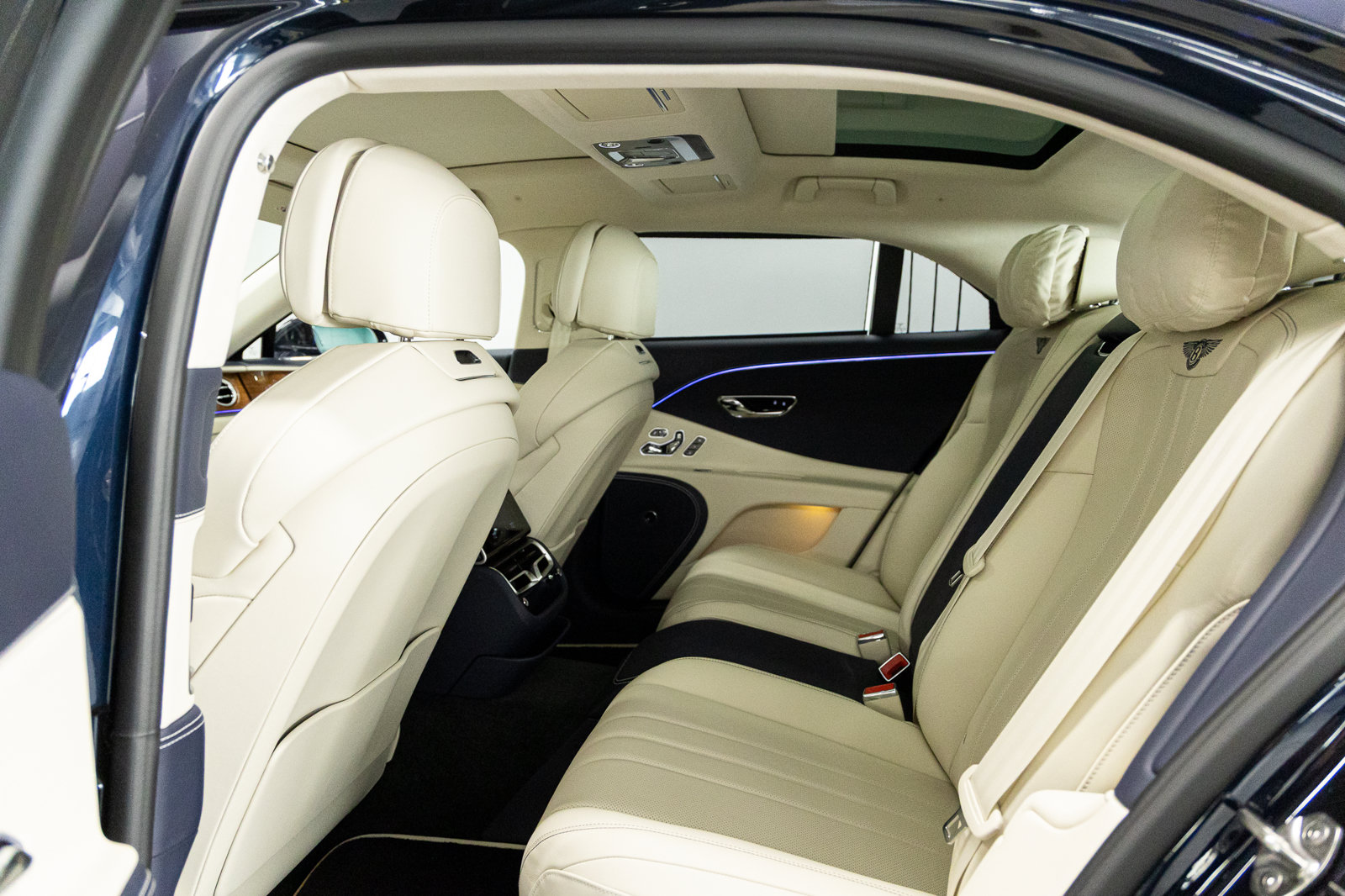 Certified 2026 Bentley Flying Spur V8 AWD/4WD image 26