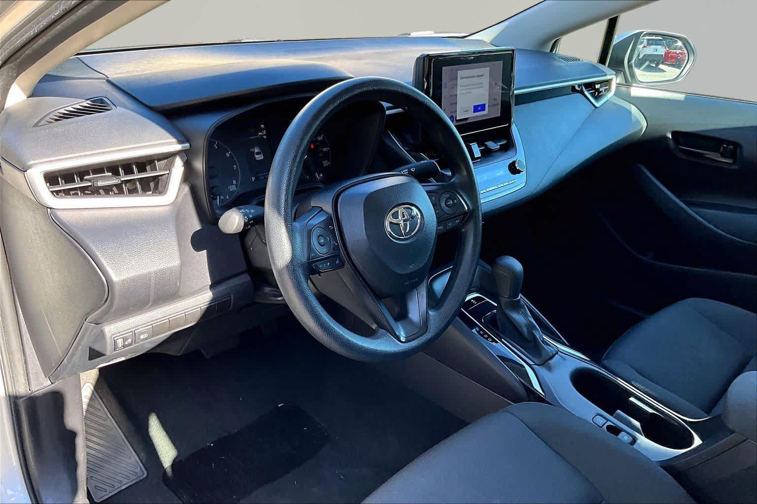 Used 2025 Toyota Corolla LE FWD image 18